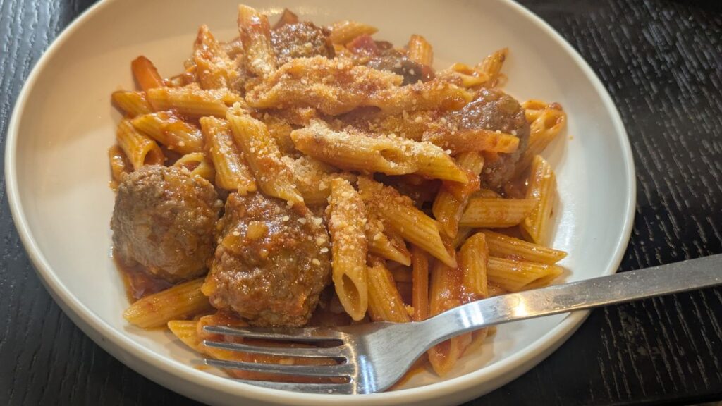 ミートボールペンネ牛100％