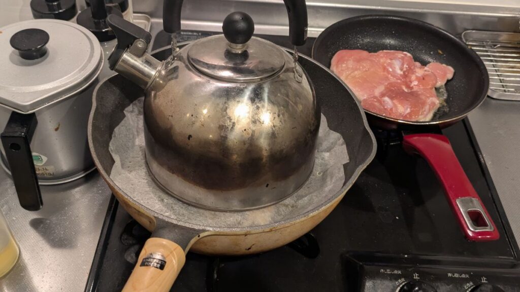 やかんを乗せる